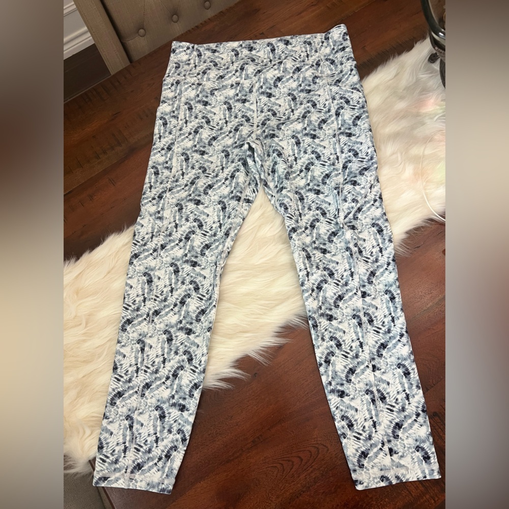 ZYIA Active Leggings 14/16 Gray Black Print High Rise Pockets 24.5” Inseam - Picture 3 of 3